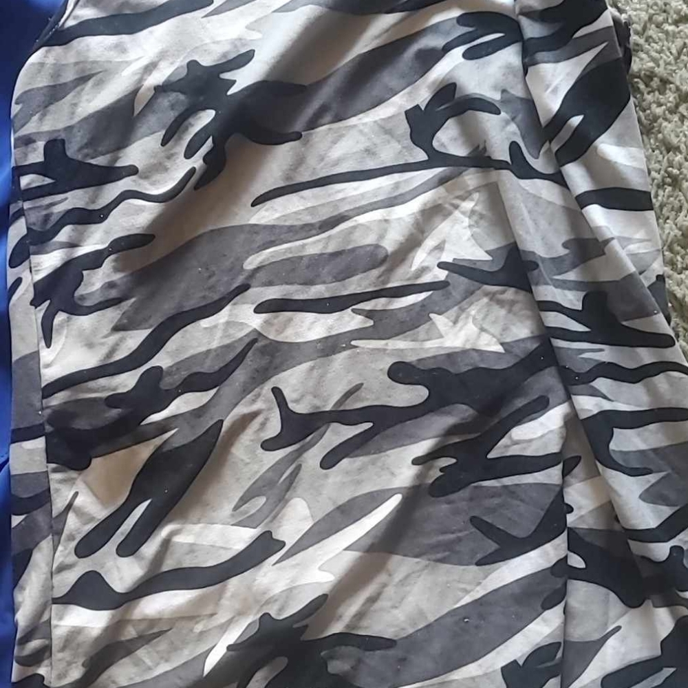 Tank tops - Picture 3 of 4